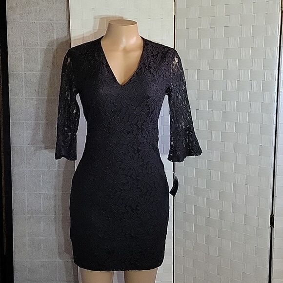 BRAND NEW STELLA &JULIE 3/4 SLEEVE LACE DESIGN V-NECK SHORT DRESS - Picture 4 of 12